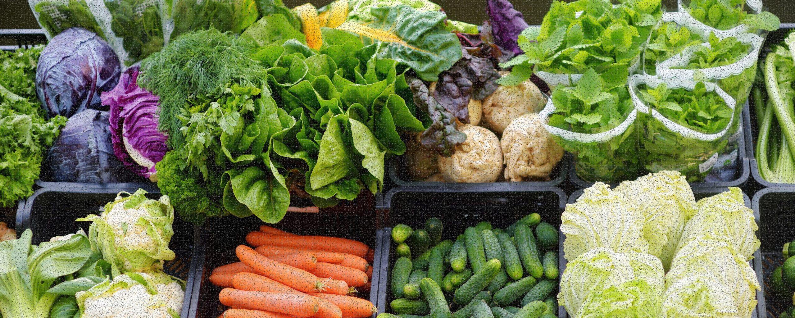 półka sklepowa z warzywami